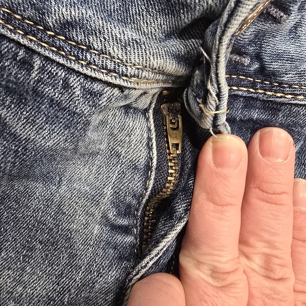 Amethyst Jeans Distressed Light Wash Stretch Straight Denim Blue Jeans 13-short‎ - Picture 3 of 8